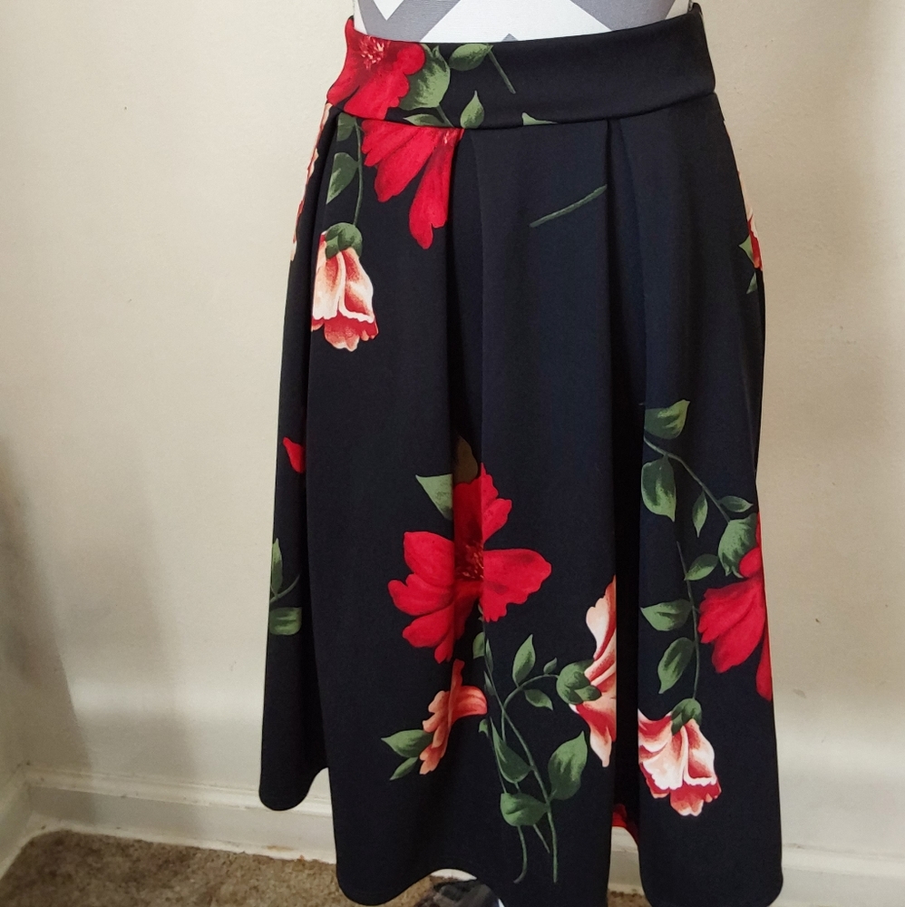 Women's Size Medium See You Monday Black Red Floral Knee Length Skirt